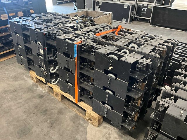 Aoto m8e hanging bracket quattro (28x) - afbeelding 3 van  5