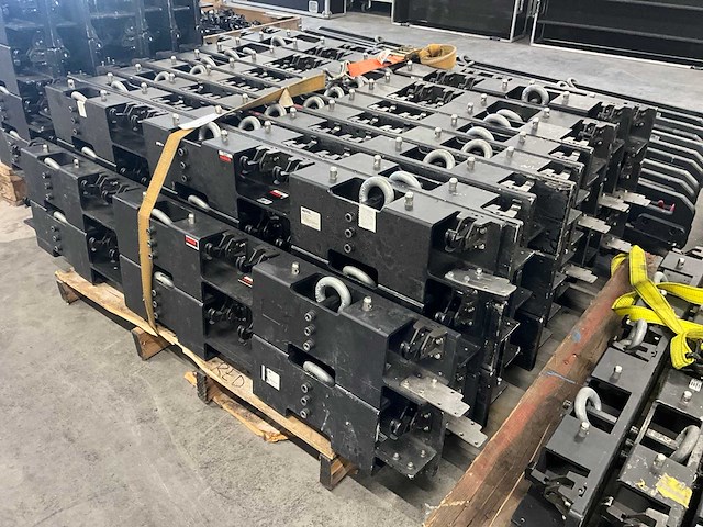 Aoto m8e hanging bracket triple (29x) - afbeelding 1 van  6