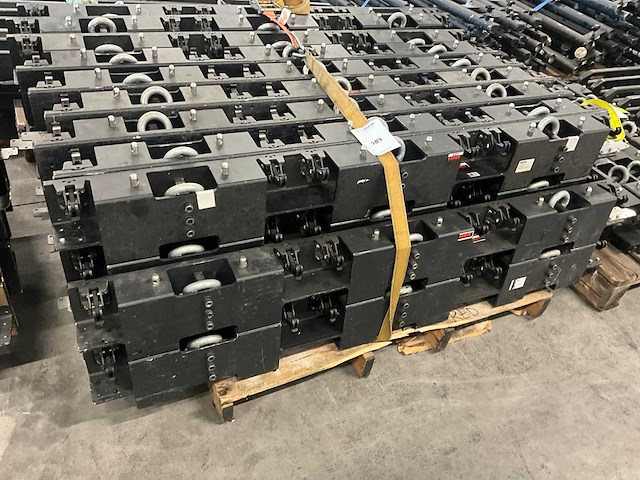 Aoto m8e hanging bracket triple (29x) - afbeelding 2 van  6