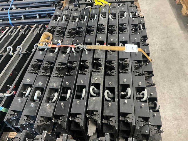 Aoto m8e hanging bracket triple (29x) - afbeelding 3 van  6