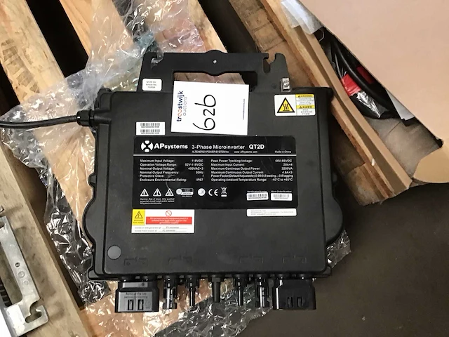 Ap systems qt2d micro omvormer - afbeelding 1 van  2