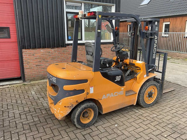 Apache 30 vorkheftruck - afbeelding 9 van  14