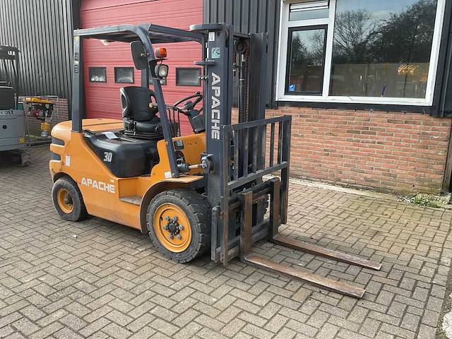Apache 30 vorkheftruck - afbeelding 9 van  16