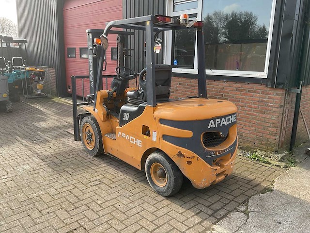 Apache 30 vorkheftruck - afbeelding 13 van  16