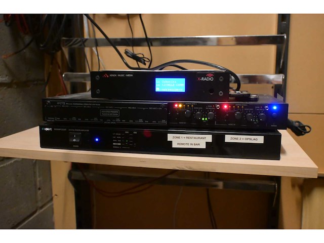 Apart / xenox revamp 2120t / pm1122 / x-radio muziek versterker set inclusief 11 apart plafondspeakers - afbeelding 1 van  7