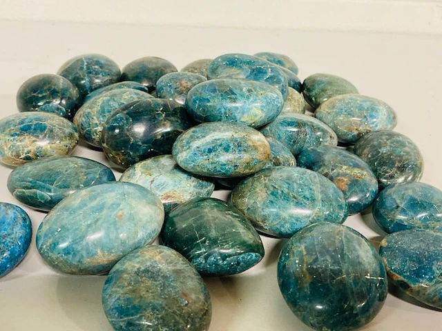 Apatiet blauw handstenen, 5 kilo - afbeelding 3 van  4