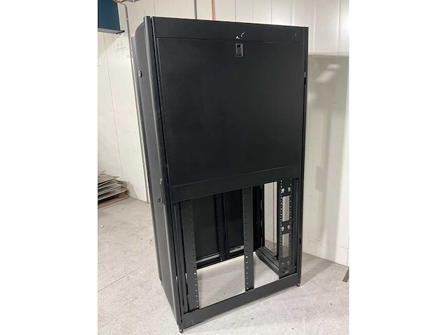 Apc 19” 24 he serverrack - afbeelding 2 van  4