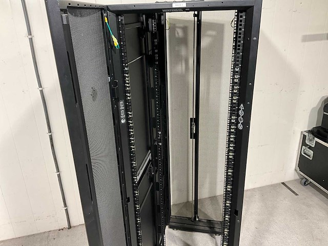 Apc 19” 24 he serverrack - afbeelding 3 van  4