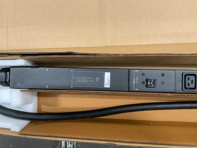 Apc by schneider electric rack pdu rack power distribution unit (48x) - afbeelding 4 van  8