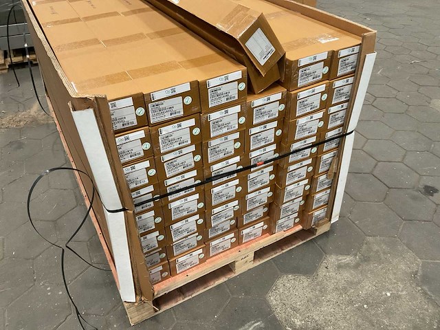 Apc by schneider electric rack pdu rack power distribution unit (48x) - afbeelding 8 van  8