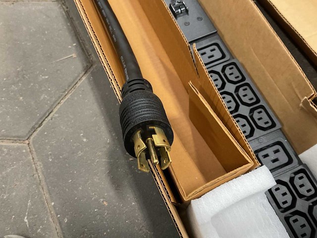 Apc by schneider electric rack pdu rack power distribution unit (48x) - afbeelding 4 van  5
