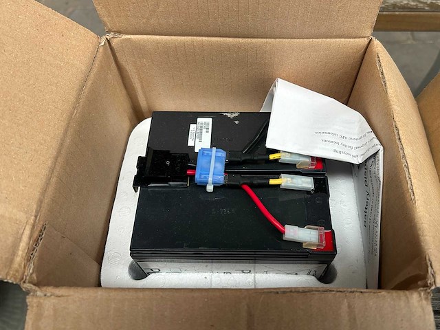 Apc rbc48 vervangingsbatterijset 2x 12v / 7ah - afbeelding 1 van  3