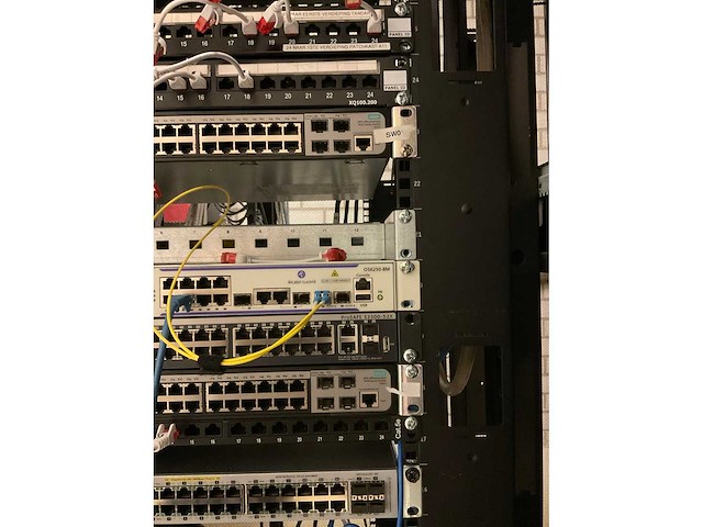 Apc serverkast met switches (3x) - afbeelding 13 van  16