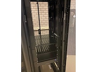 Apc serverkast met switches (3x) - afbeelding 15 van  16