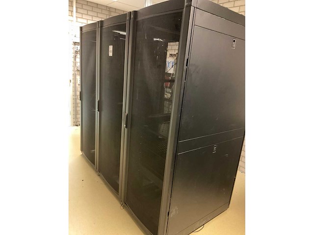 Apc serverkast met switches (3x) - afbeelding 4 van  16