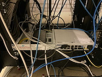 Apc serverkast met switches (3x) - afbeelding 1 van  7