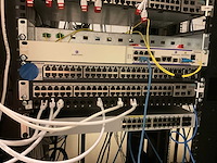 Apc serverkast met switches (3x) - afbeelding 2 van  7