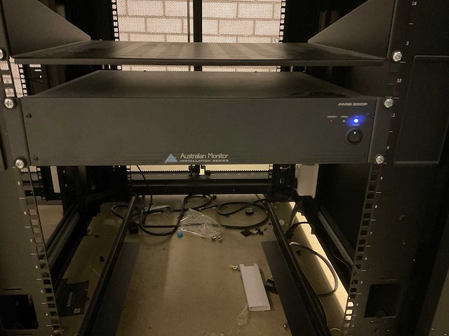 Apc serverkast met switches (3x) - afbeelding 4 van  7