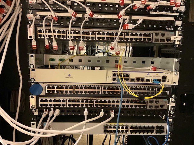 Apc serverkast met switches (3x) - afbeelding 7 van  7