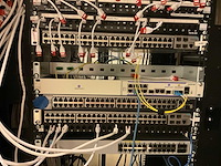 Apc serverkast met switches (3x) - afbeelding 7 van  7