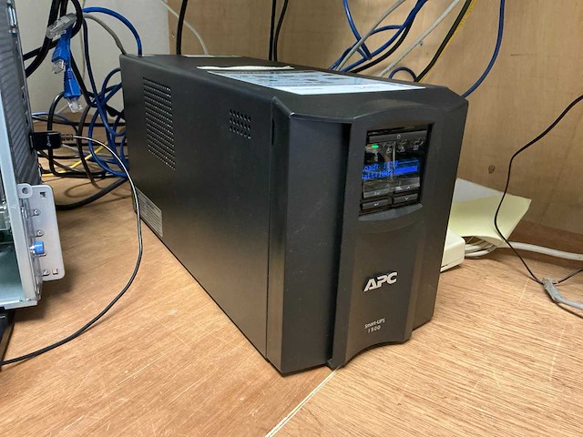 Apc smart- ups 1500 noodstroom - afbeelding 1 van  2