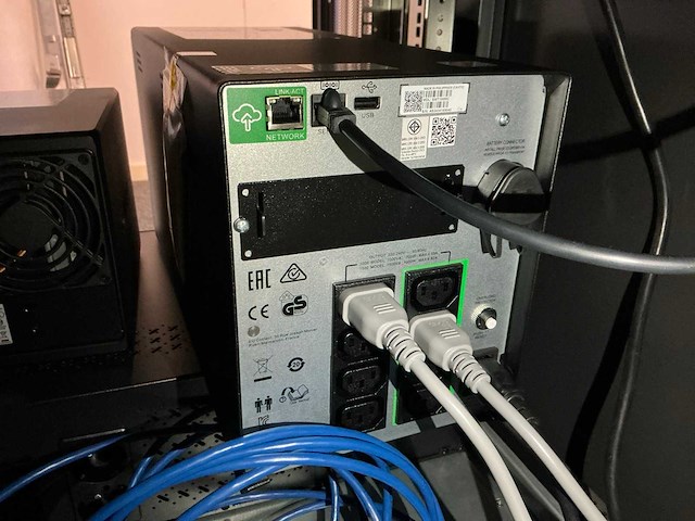 Apc smart ups 1000 ups - afbeelding 3 van  3