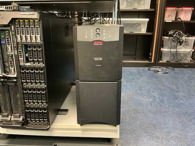 Apc smart-ups 2200 accu - afbeelding 2 van  4