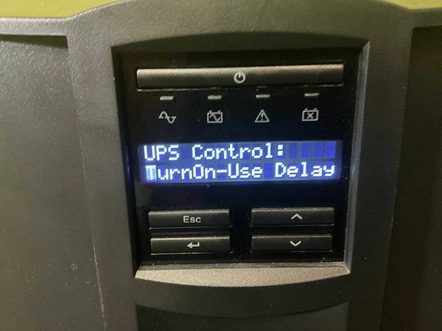 Apc smart-ups 2200 noodstroomvoeding - afbeelding 6 van  6