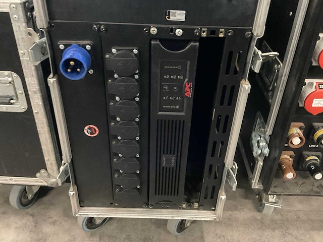 Apc smart-ups 2200 ups - afbeelding 3 van  5