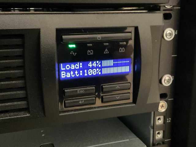 Apc smart-ups 750 ups - afbeelding 3 van  3