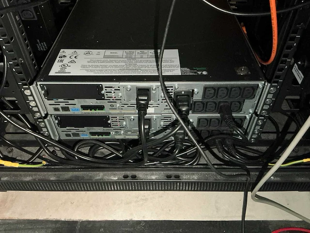 Apc smartups noodstroomaggregaat (2x) - afbeelding 6 van  6