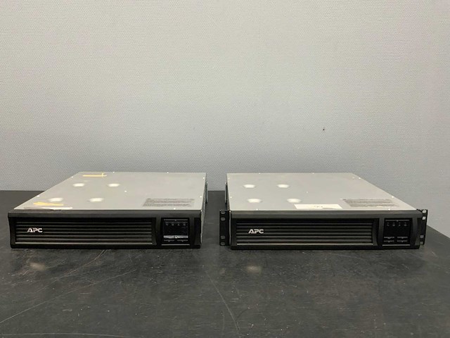 Apc smt1500rmi2u wifi, router & switch (2x) - afbeelding 1 van  9