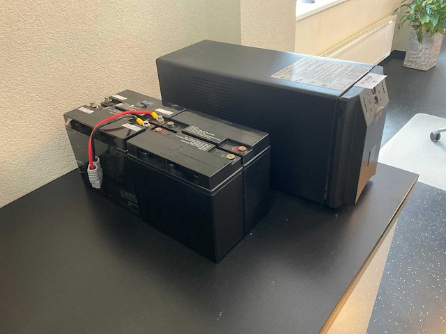 Apc ups-systeem - afbeelding 3 van  3