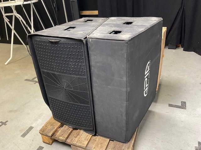 Apia axi line array luidspreker (2x) - afbeelding 1 van  2
