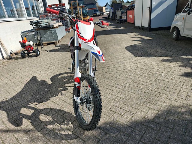 Apollo thunder - agb35 - crossmotor 150cc - afbeelding 16 van  18
