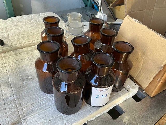 Apothekersfles 2 liter (10x) met geslepen hals - afbeelding 1 van  2