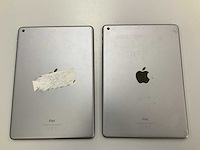 Apple - 9.7-inch ipad 6: wi-fi 32gb en 128gb space gray (2x) - afbeelding 3 van  3