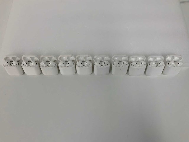 Apple - a1602 airpods 2 with charging case - mvn2am/a & a1938 airpods 2 with charging case - mrxj2am/a (10x) - afbeelding 1 van  1
