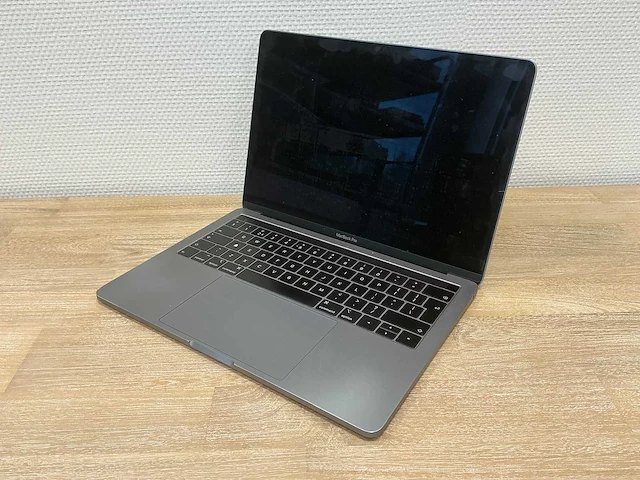 Apple - a2159 - macbook pro - afbeelding 2 van  4