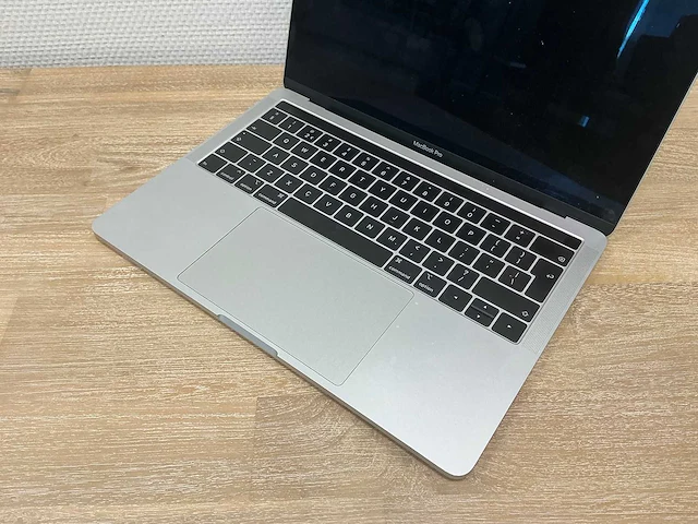 Apple - a2159 - macbook pro - afbeelding 3 van  4