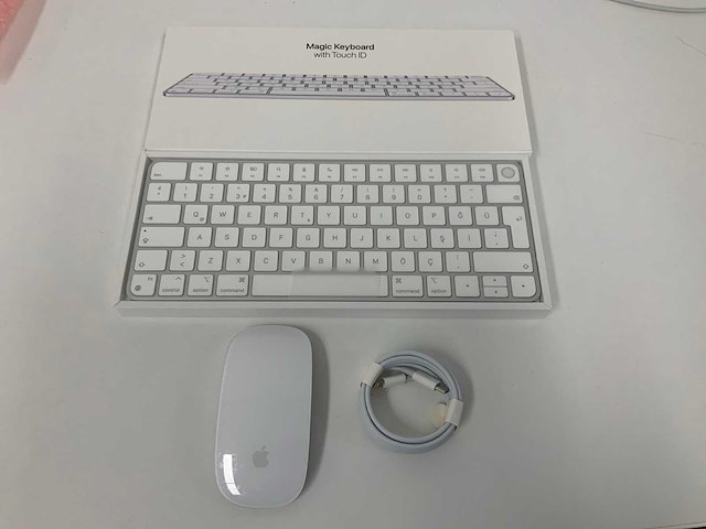 Apple - a2449 magic keyboard(turks) with touch id + a1657 magic mouse - afbeelding 1 van  2