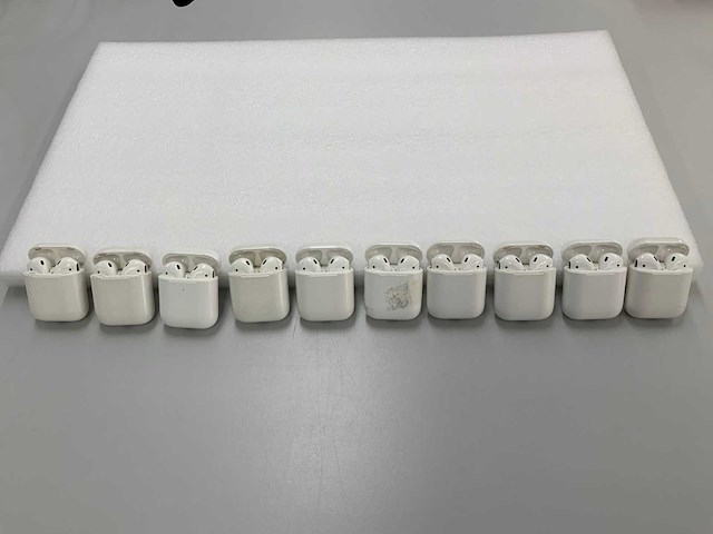 Apple - airpods 1 with charging case (10x) - afbeelding 1 van  1