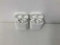 Apple - airpods 2 with charging case - mv7n2zm/a (2x) - afbeelding 1 van  2