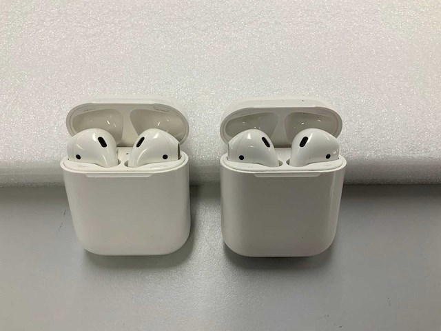 Apple - airpods 2 with charging case (2x) - afbeelding 1 van  1