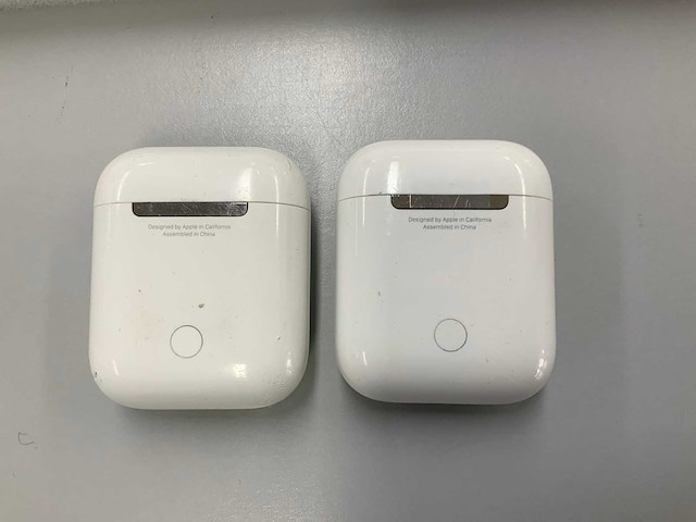 Apple - airpods 2 with charging case (2x) - afbeelding 1 van  1