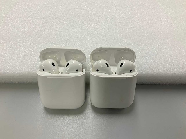 Apple - airpods 2 with charging case (2x) - afbeelding 1 van  2