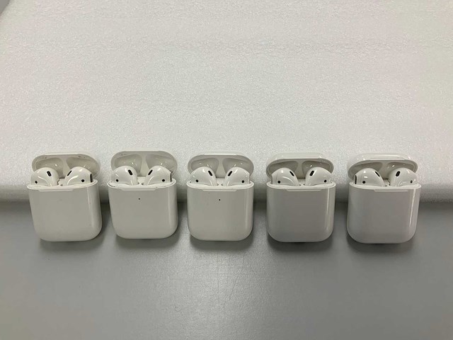 Apple - airpods 2 with charging case (5x) - afbeelding 1 van  1