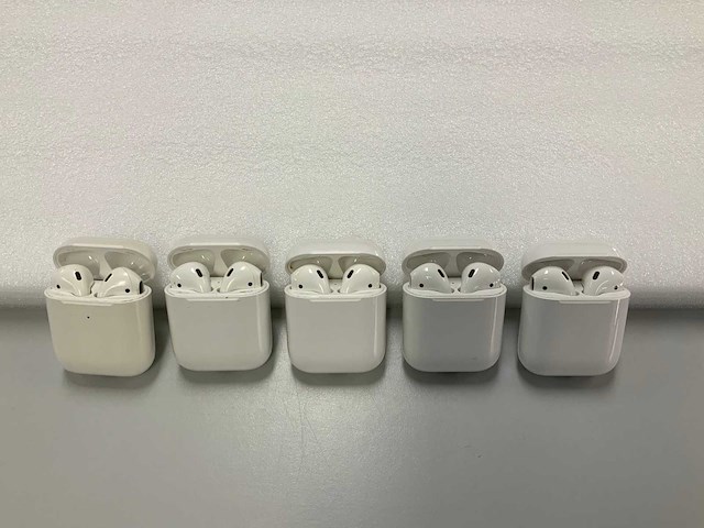 Apple - airpods 2 with charging case (5x) - afbeelding 1 van  1
