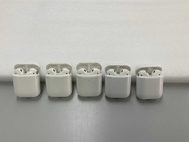 Apple - airpods 2 with charging case (5x) - afbeelding 1 van  1