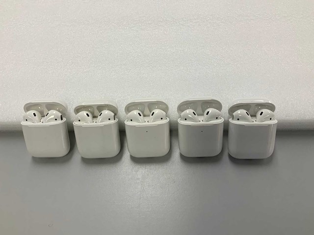 Apple - airpods 2 with charging case (5x) - afbeelding 1 van  1